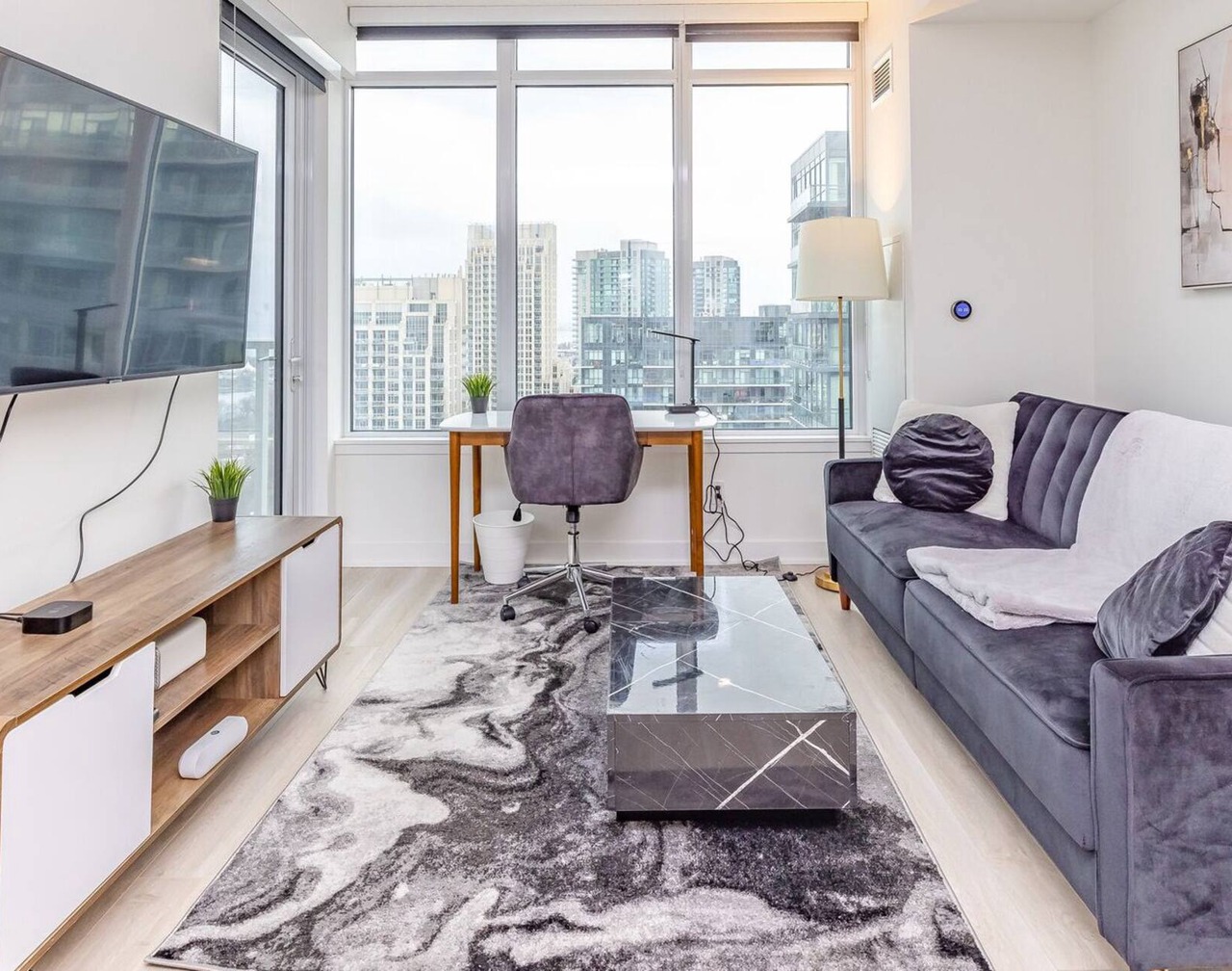 Saint Suites - Luxury High Rise Lake View/Gym/Wifi 1