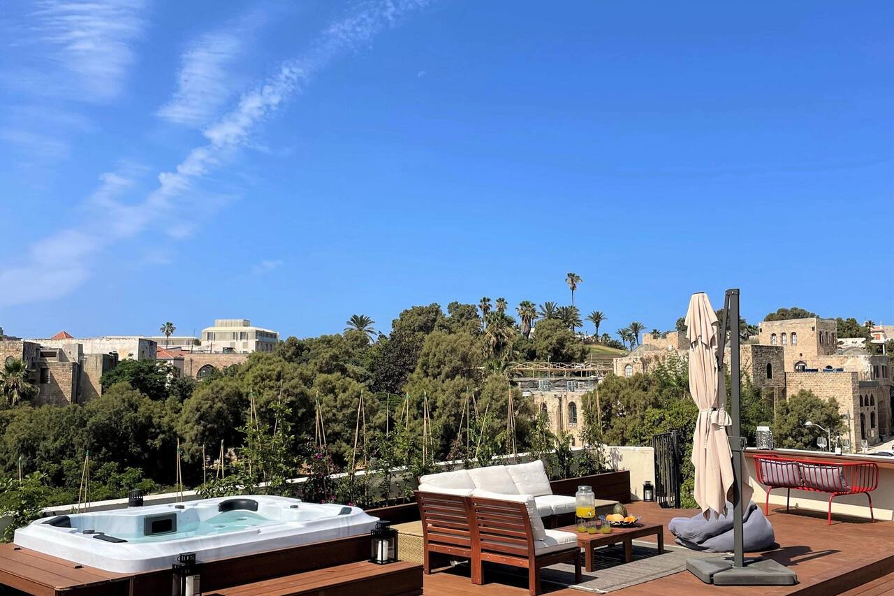 Seafront penthouse - terrace, AC, lift & parking 1