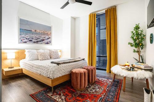 Seaport Apartment Fireplace Gym & Pool Access 1