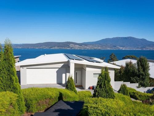 Seaside Chic Villa with Breathtaking Ocean Views 1