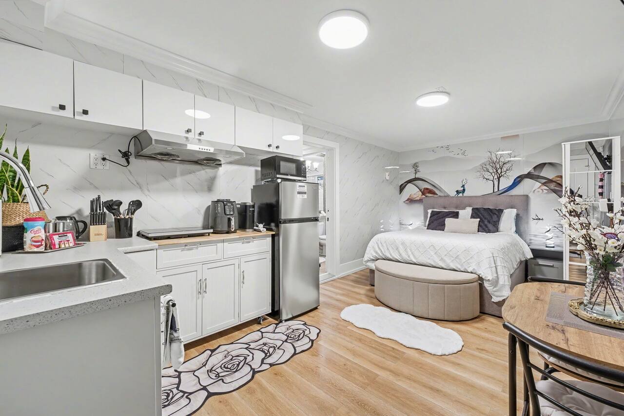 Secluded Bachelor Suite 1