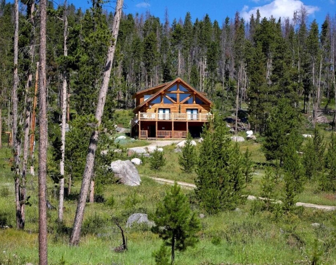 Secluded Log Cabin 7 Acres Hot Tub Lake & Mountain Views near Grand Lake & RMNP 1