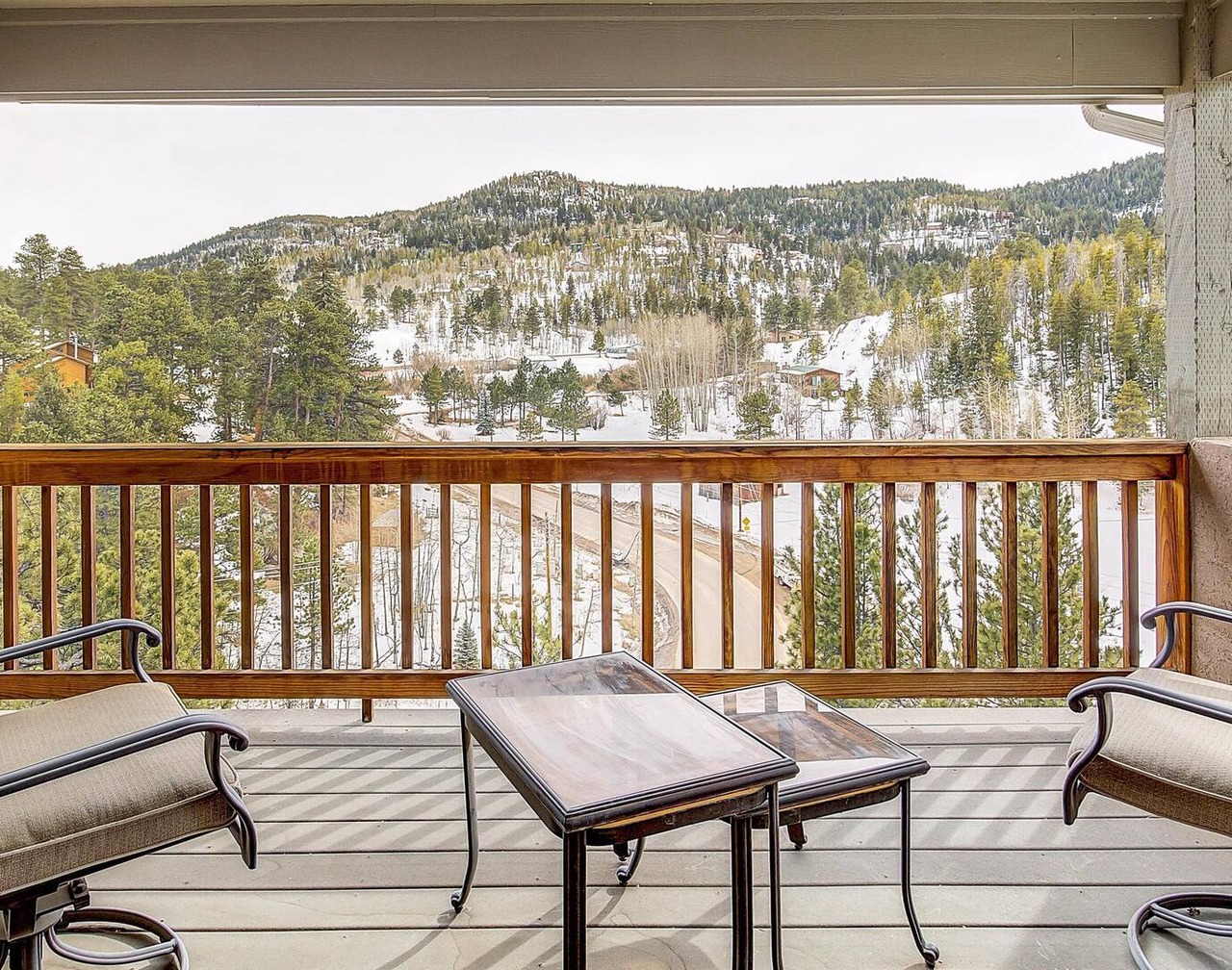 Secluded & Spacious Mountain Getaway 1