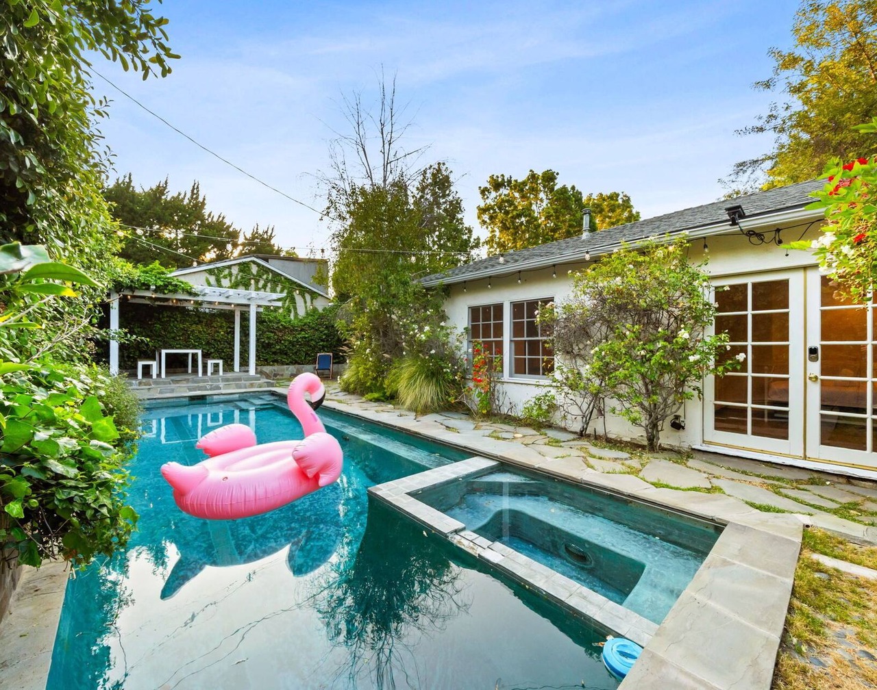 Secret Garden Cottage in LA: Natural Stone Heated Pool/Spa, al fresco dining 1