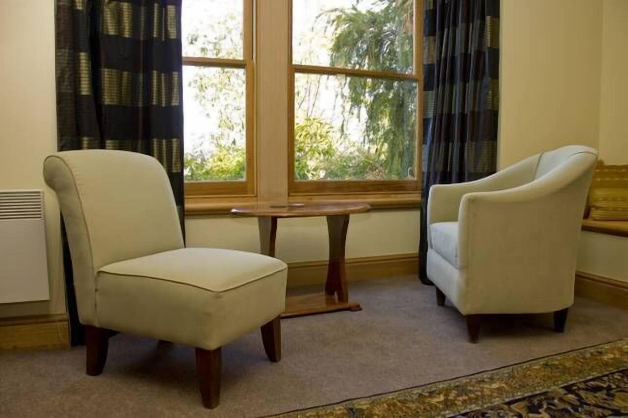 Self-contained apartment adjacent to bushland reserve close to Hobart city 1