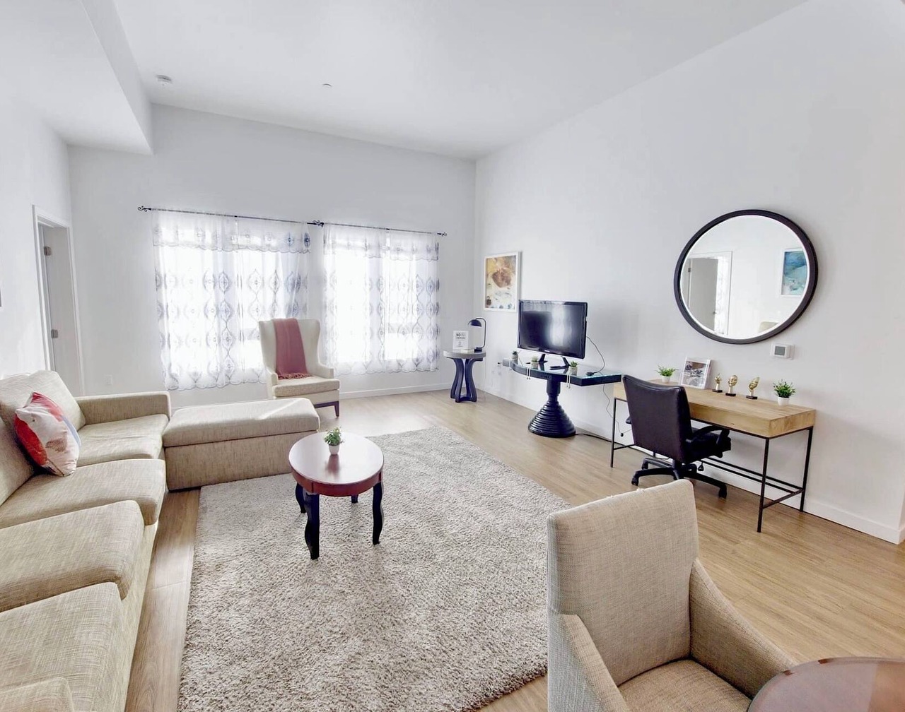 Serene 2BR Penthouse Haven in vibrant Los Angeles 1