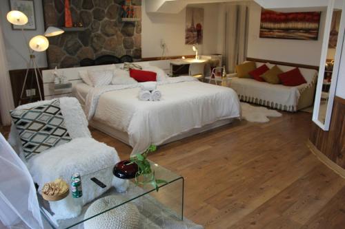 Serene Don River Nature gateway- 3BR suite, Private Patio, Free Parking 1