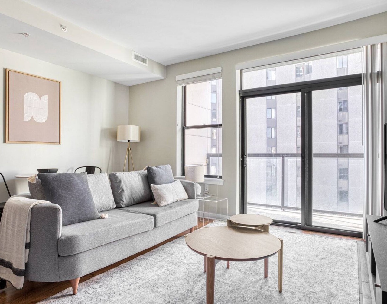 Serene Mount Vernon 1BR w/Gym, Pool & W/D, near Metro, by Blueground 1