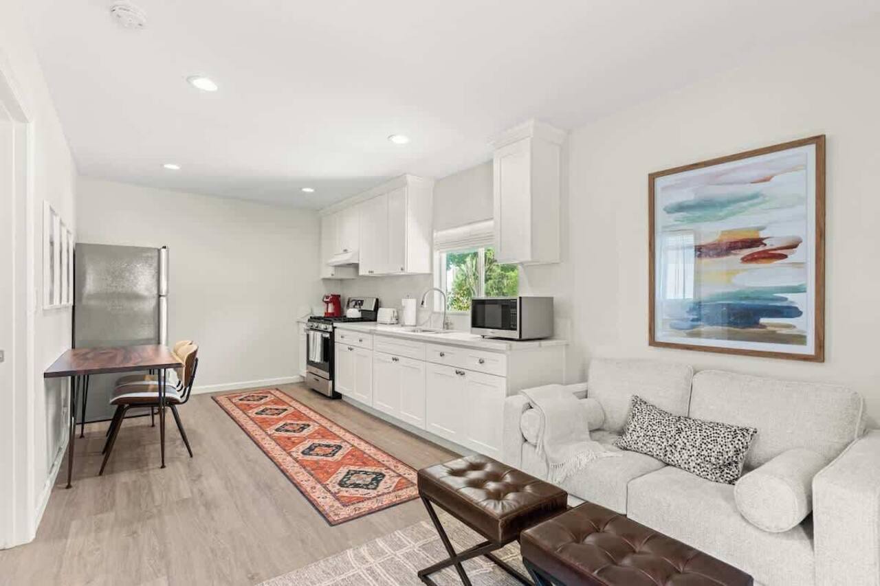 Simi-Valley Apartment By Dream Vacation 1