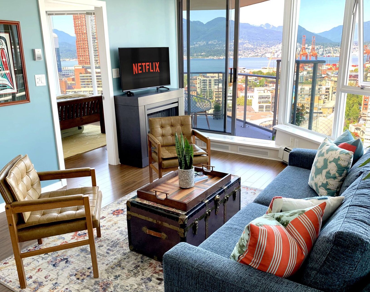 Sky High 3BR/2BTH - Spectacular Views, Free Parking! 1