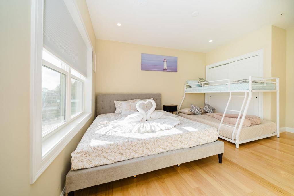 Sleek 3BR Boston - World Cup 2026 Escape - Near Franklin Park 60-3 1