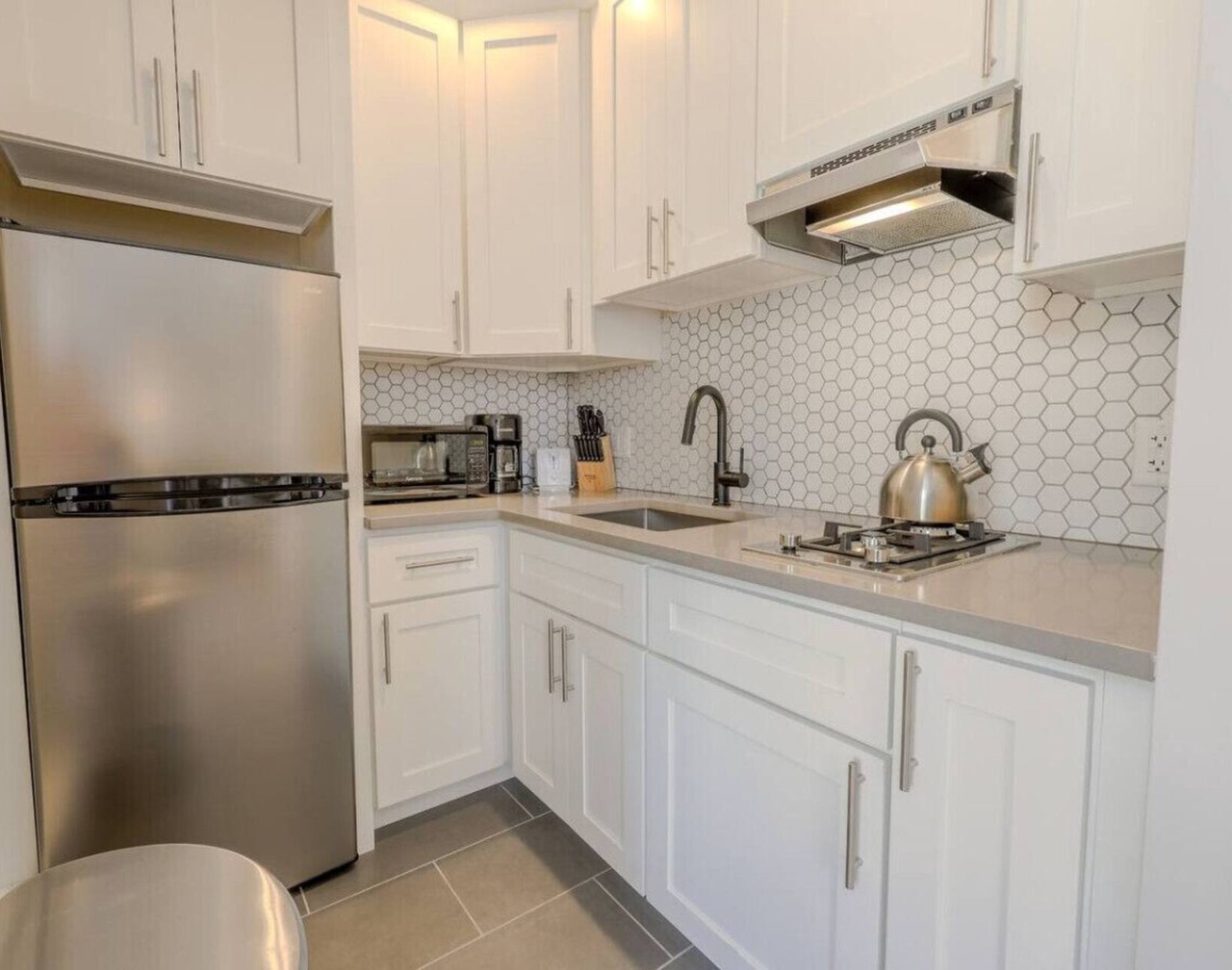 Sleek Studio Apartment in the South End 1