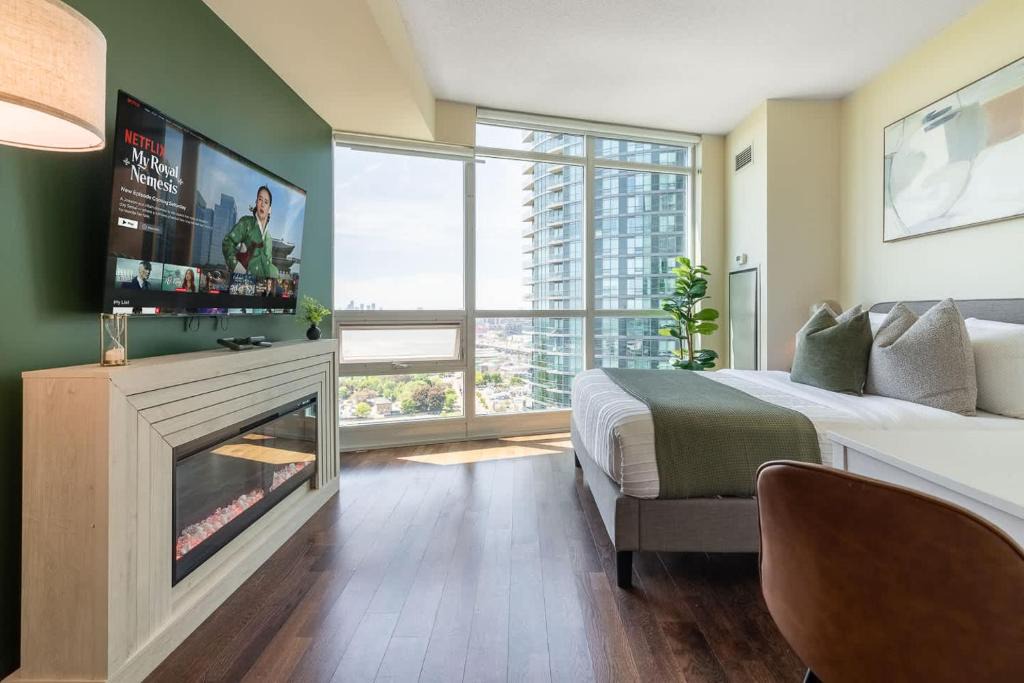 Sleek studio in Fort York walk to lake & Liberty 1