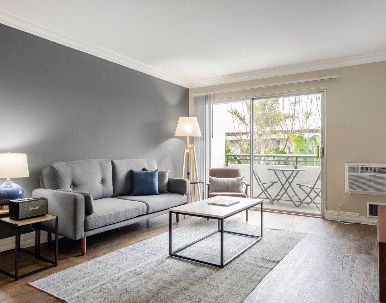 Sleek Westside 1BR w/Pool, Gym, Bball & Tennis Courts, by Blueground 1