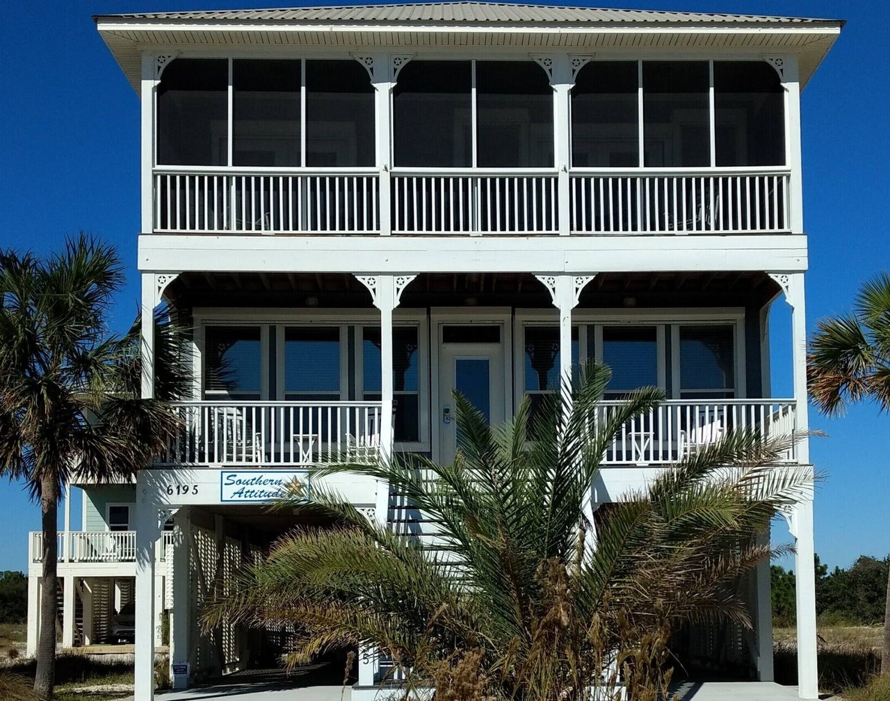 Sleeps 10: 3 King/2 Bunk, Steps to Beach, Wagons & Beach Paraphernalia Included 1
