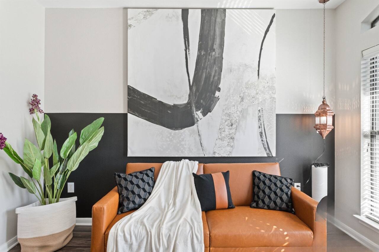 SoCo 1BR Getaway | EV Charging, Pool & Wi-Fi 1
