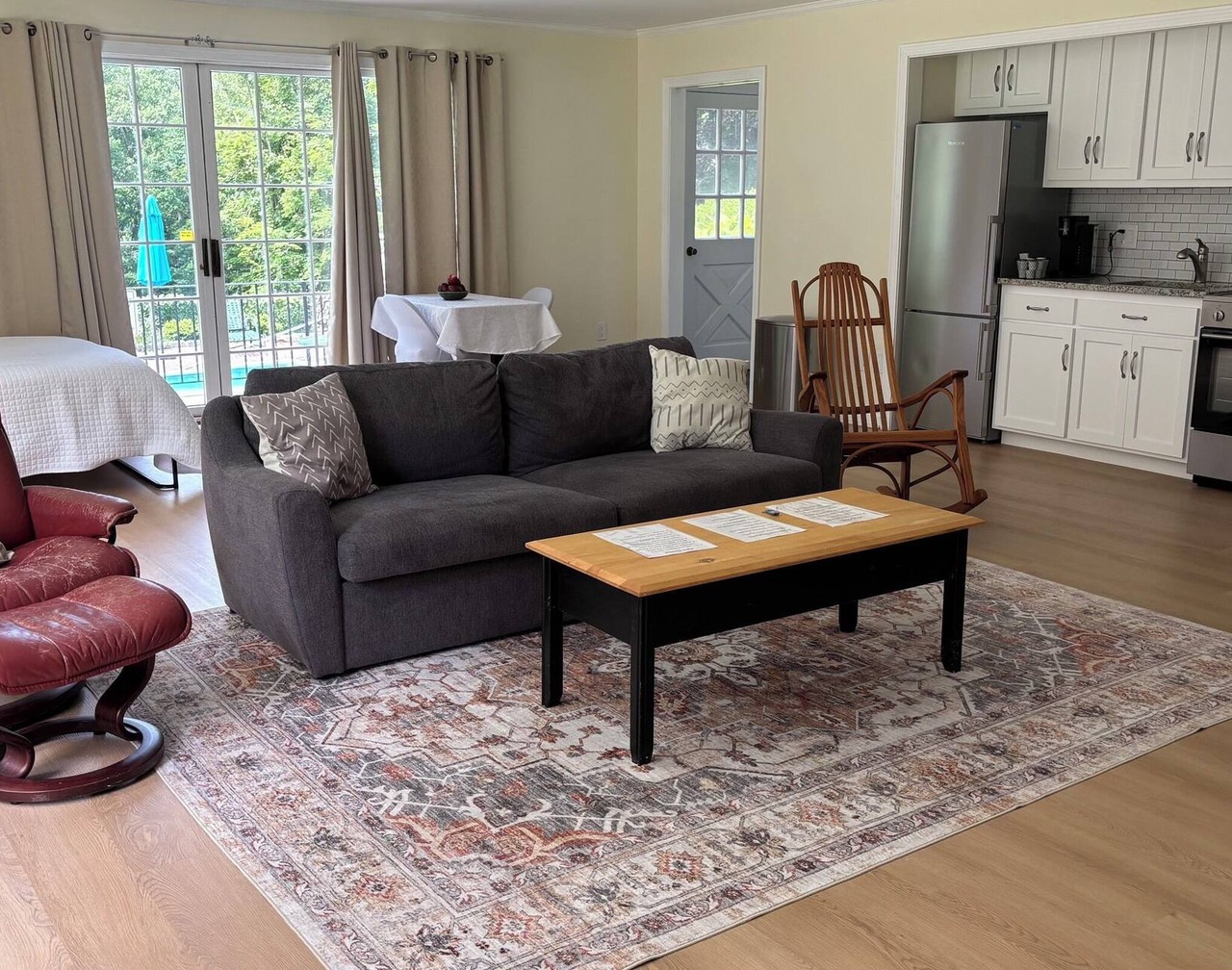 Southbury Charming Studio Retreat on Beautiful Grounds — Sleeps 4 1