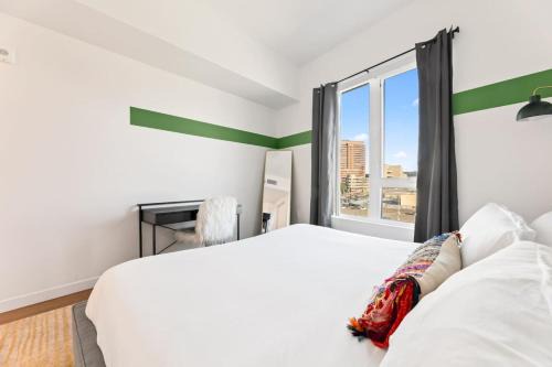 Spacious 1-Bedroom Gem with Downtown LA Views 1