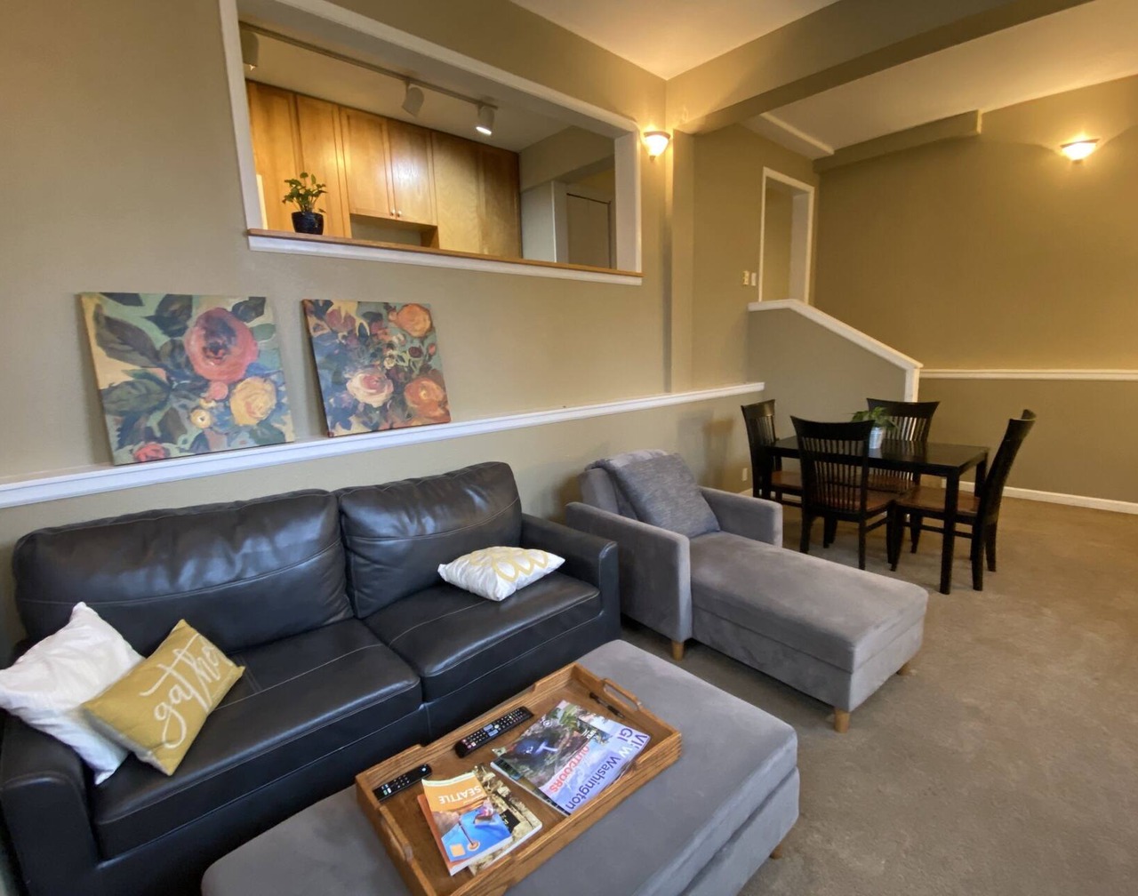 Spacious 2Bdrm walkable to UW, Shopping and More 1