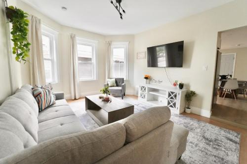 Spacious 4BDR 2BA Retreat near T-Station- 5 Mins to Boston 1