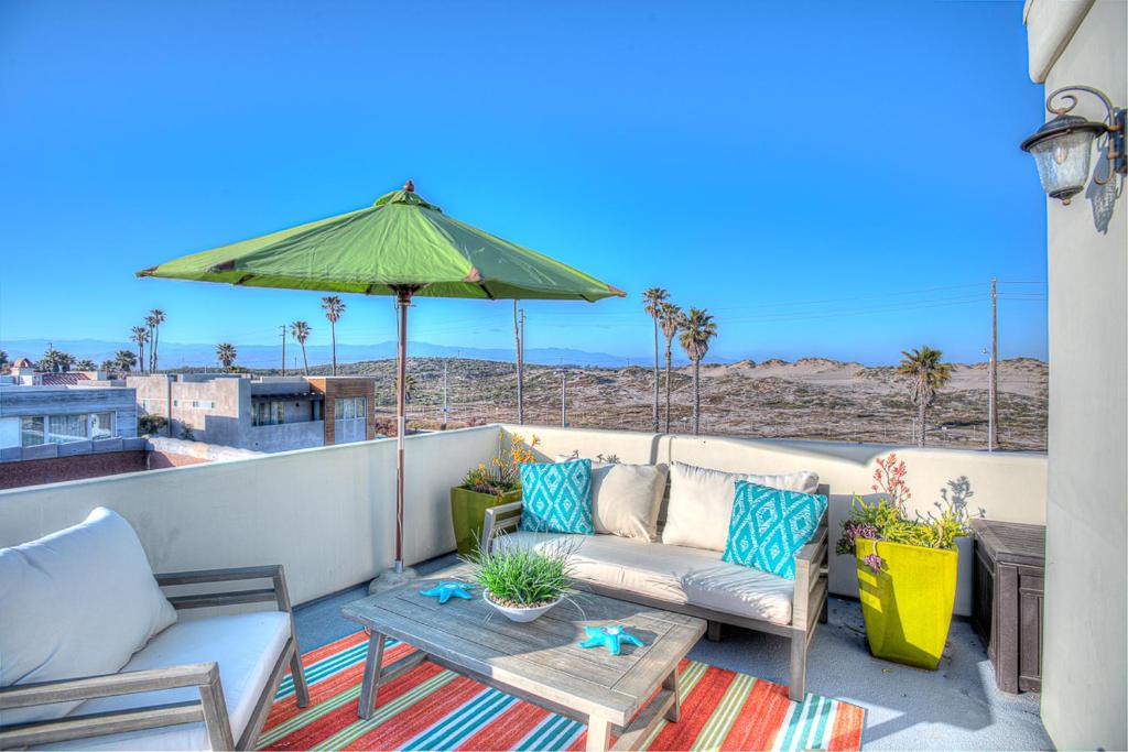 Spacious 4BR, Rooftop Deck, Fire Pit, Steps to Shore 1