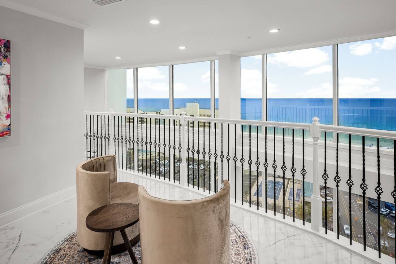 Spacious 6-bedroom luxury condo at Emerald Coast with resort amenities 1