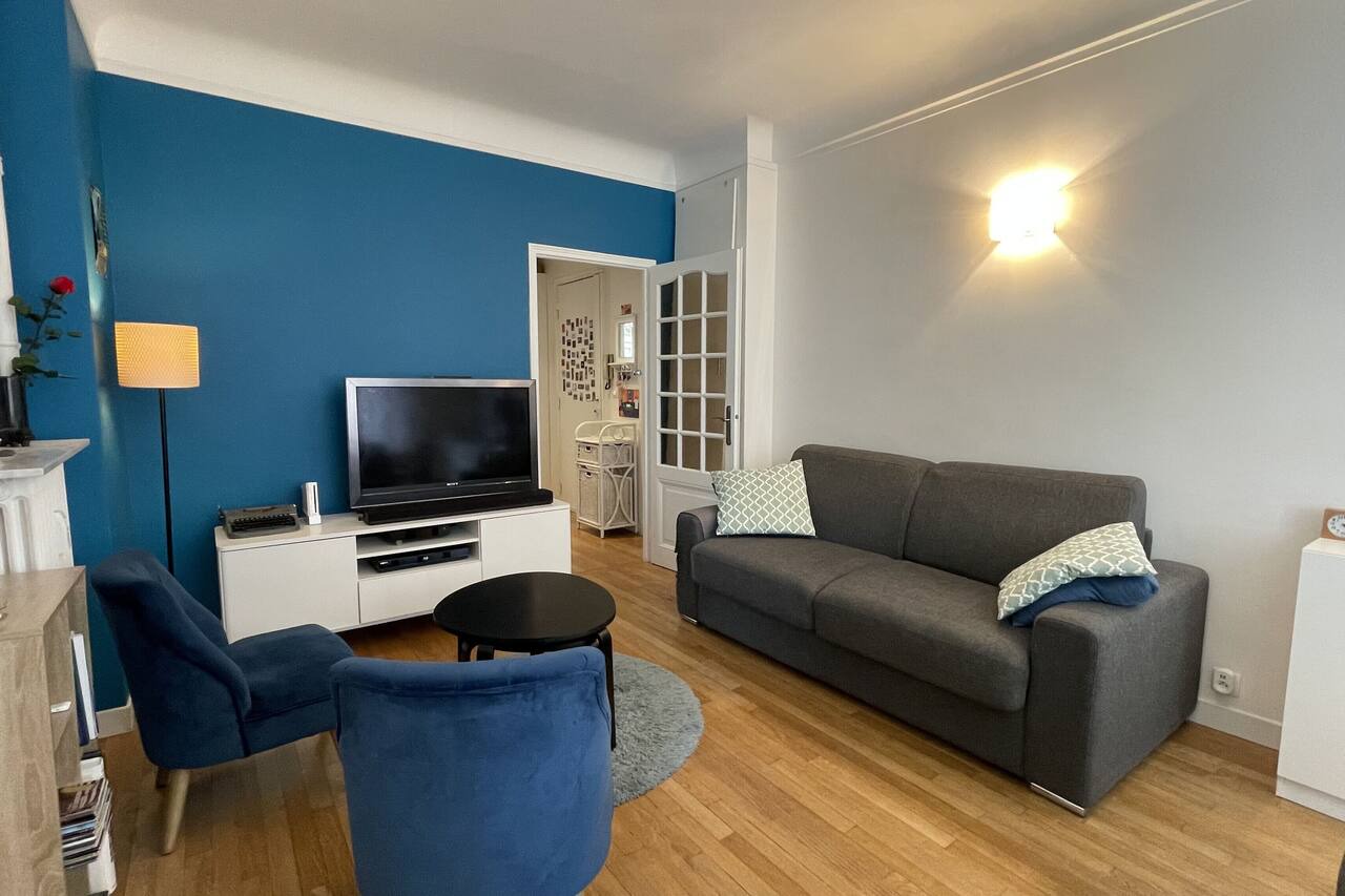 Spacious family nest facing Square des Épinette 1