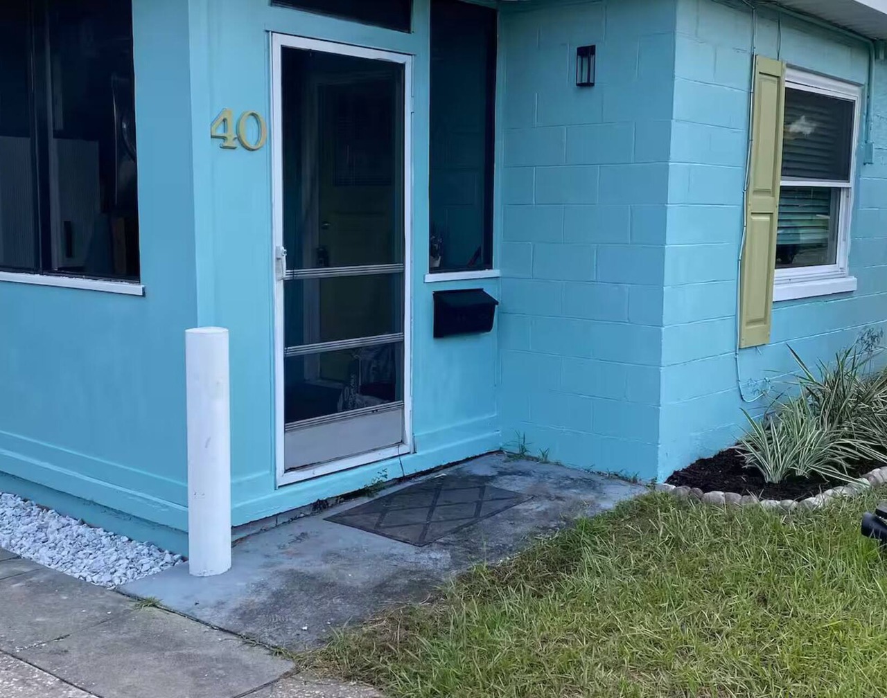 Spacious half 1/1 duplex in amazing location! 1