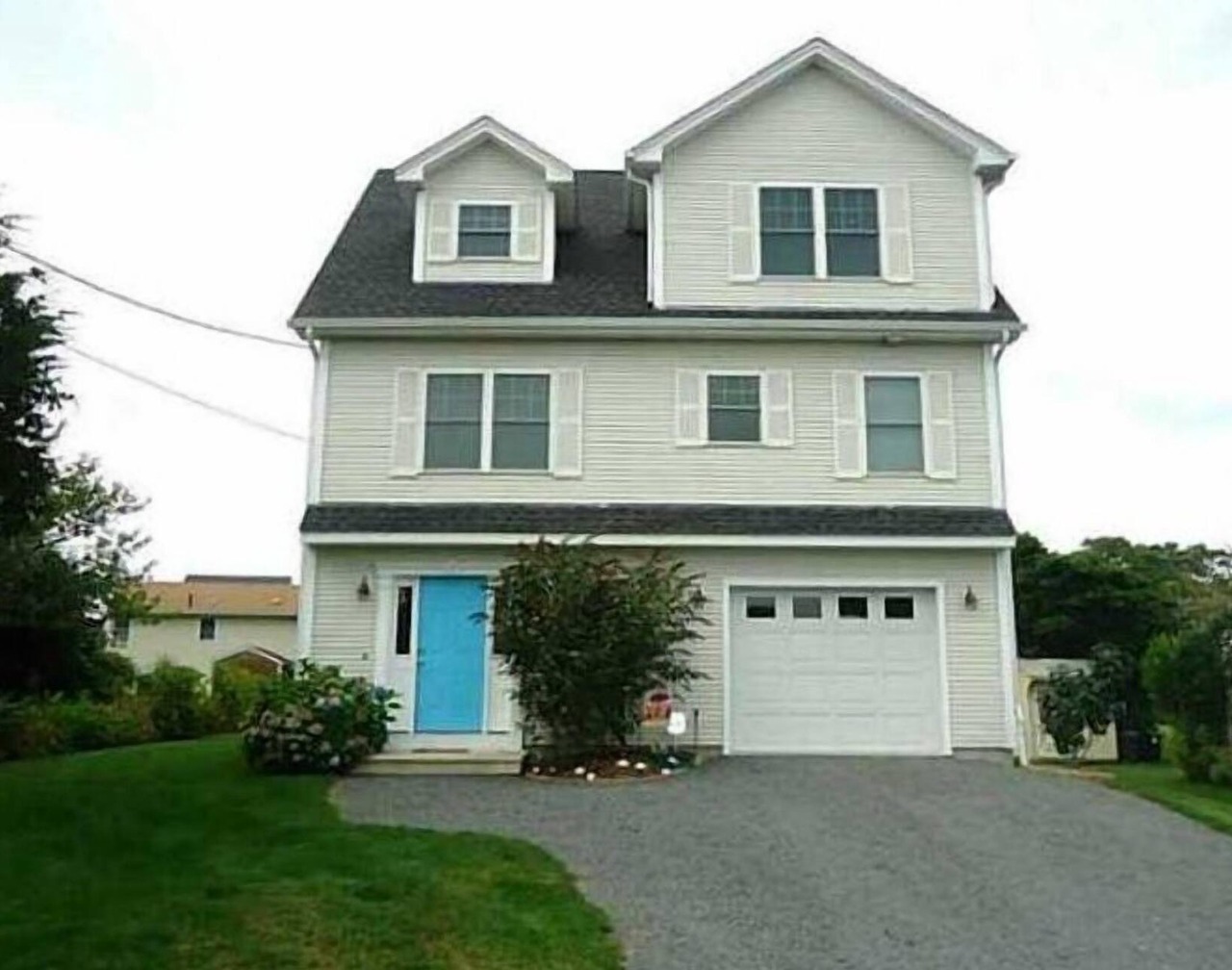 Spacious MODERN Narragansett Beach House with Water Views & Great Guest Reviews! 1