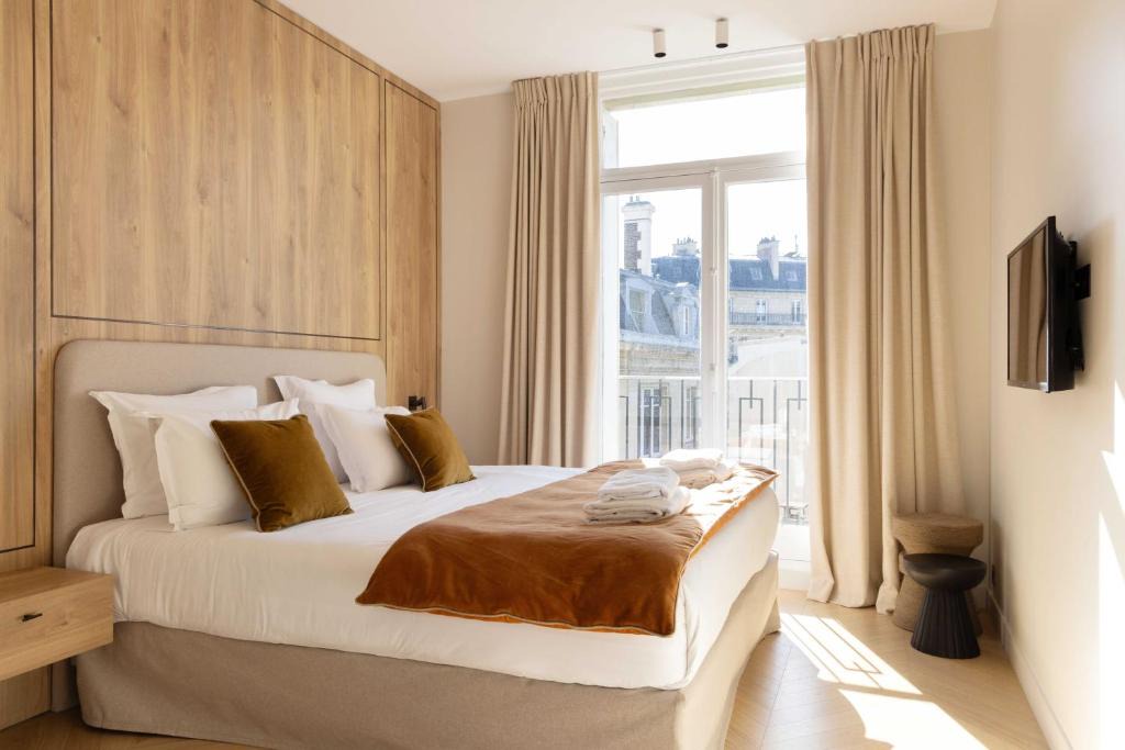 Spacious & Modern Property - Eiffel Tower 1
