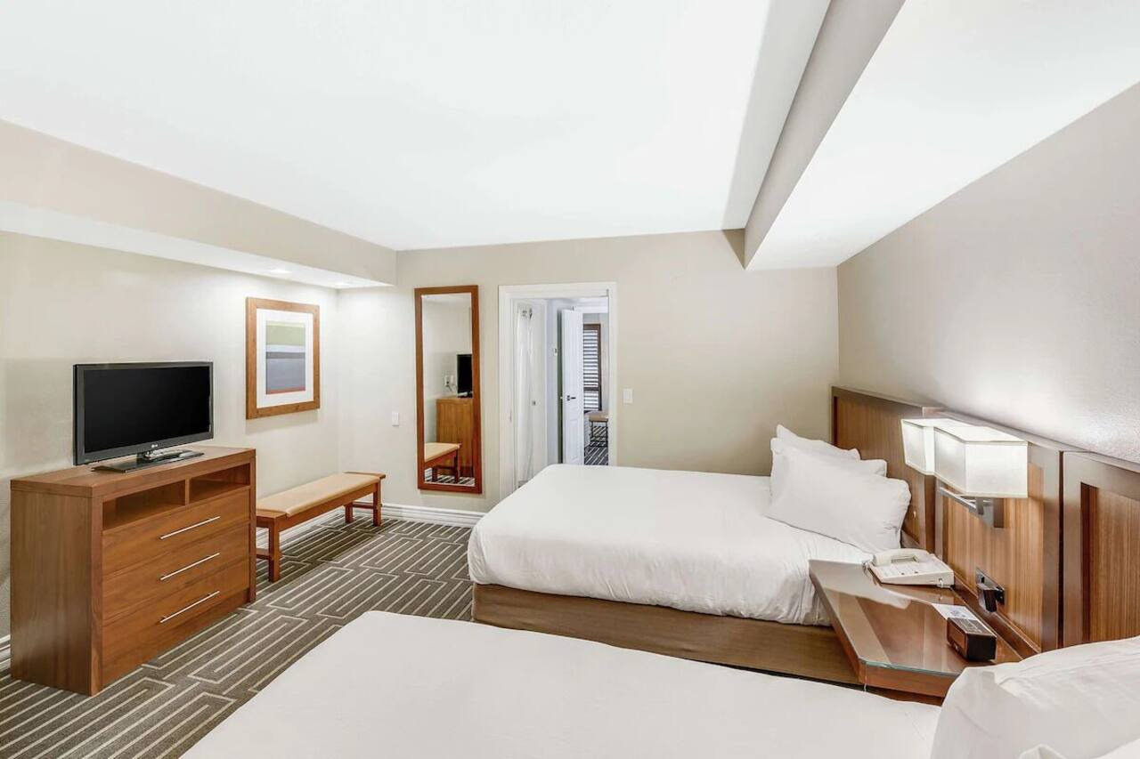Spacious Mountain Resort Room w/Seven Pools & Private Cabanas 1