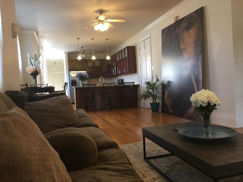 Spacious Napoleon Ave Mardi Gras Apartment 1