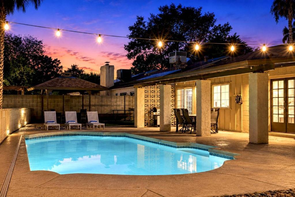 Spacious Phoenix Oasis w/Pool & Game Room 1