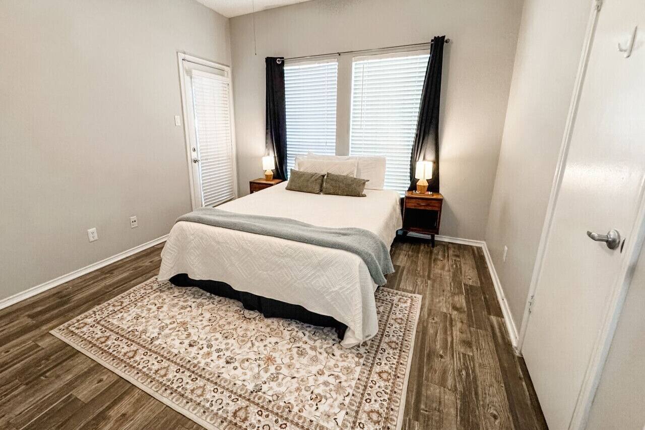 Spacious Poolside Oasis with Easy Access & Parking 1