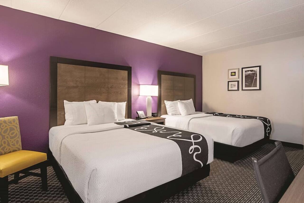 Spacious Queen Suite, La Quinta, Shuttle Service, Minutes to The Arts District 1