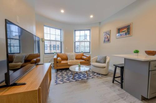 Spacious Studio Apt South End 1