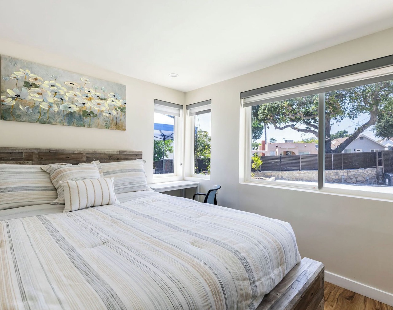 Spacious Contemporary Private 2-Suite Retreat in La Crescenta-Sleeps 2–4 1