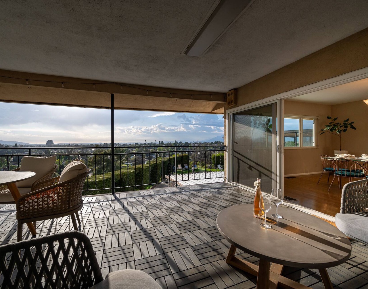 Spectacular mansion with amazing views 1