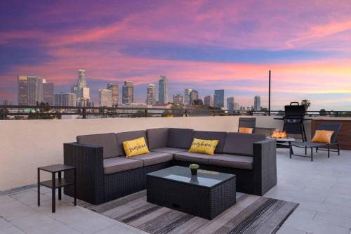 Spectacular Rooftop View House 1