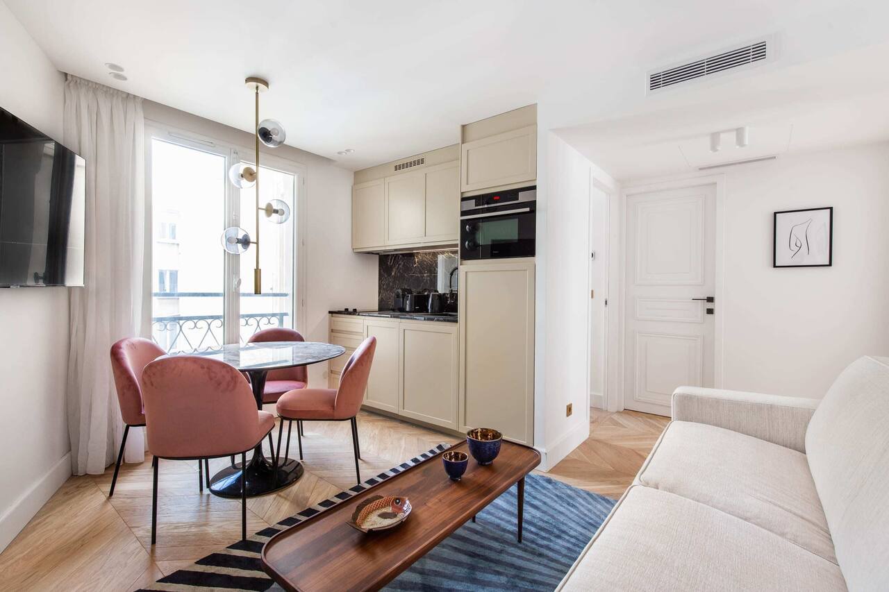 St Georges - Fabulous Two Bedroom in Paris 1