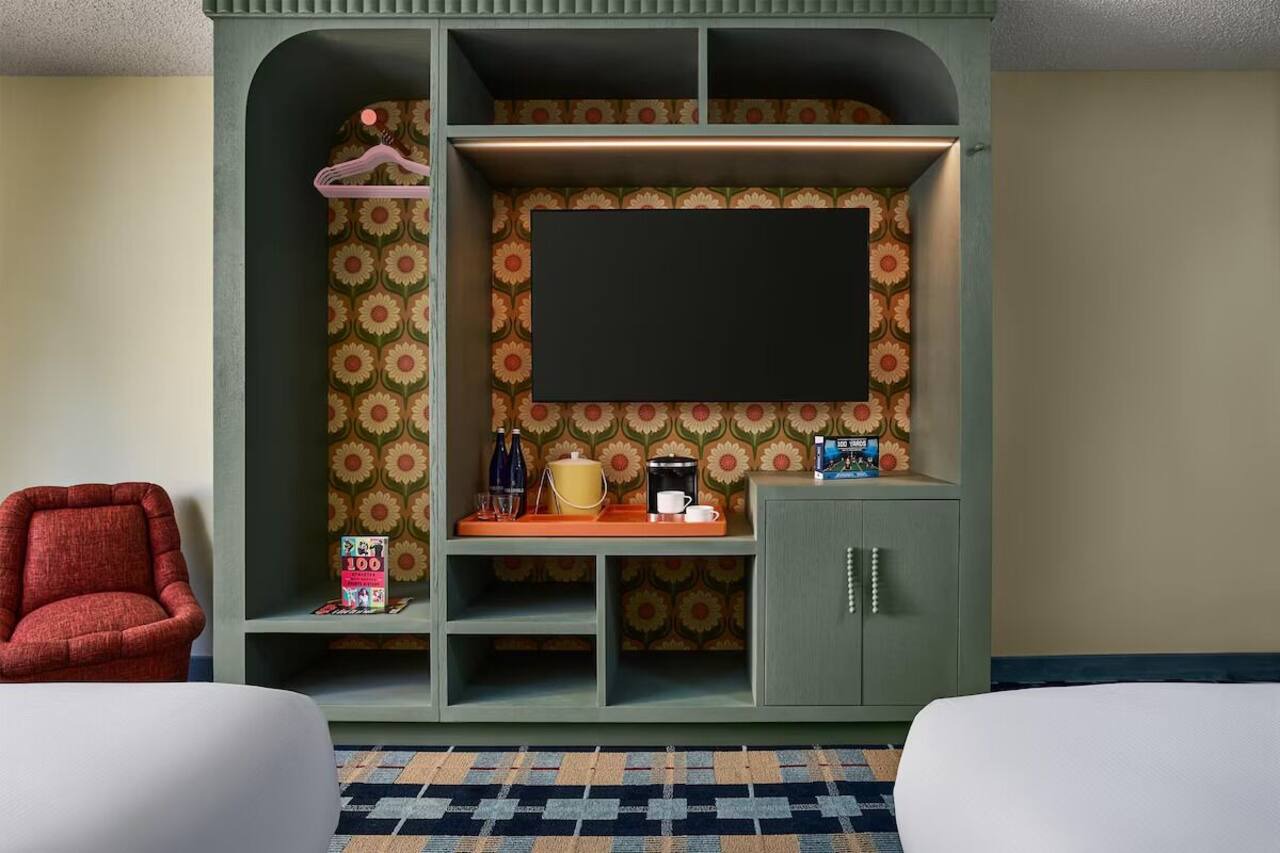Stay Central Denver | Pop-Art Decor & Friendly Vibe | Near Coors Field & Shops 1