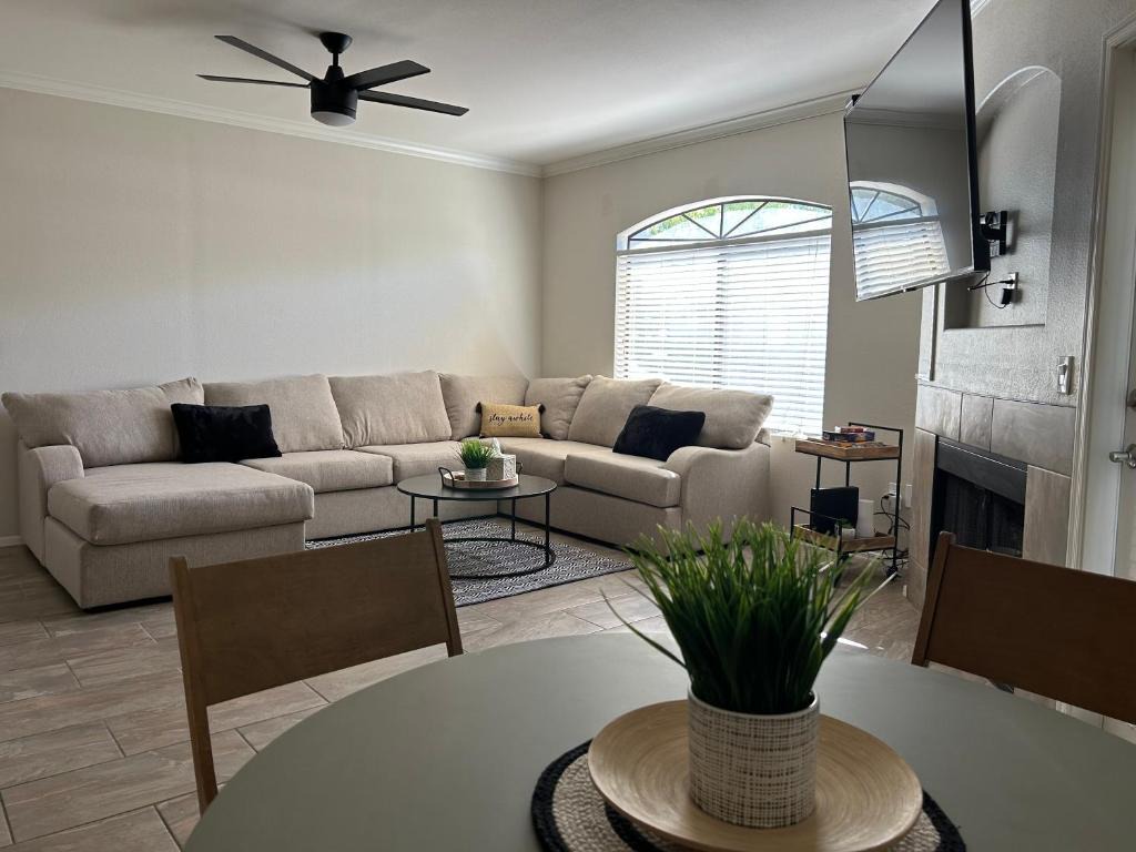 Stay in Style Scottsdale 1st Floor Condo 1