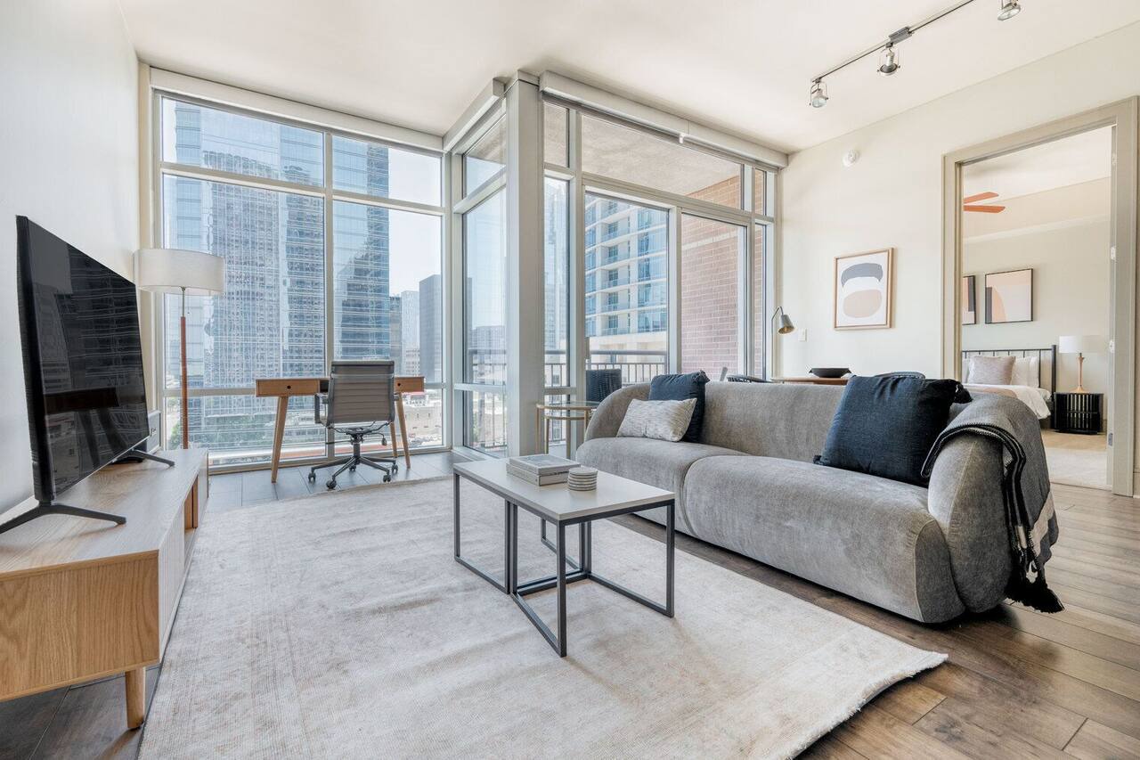 Stellar Downtown 1BR w/Gym & Pool, nr Lady Bird Lake, by Blueground 1