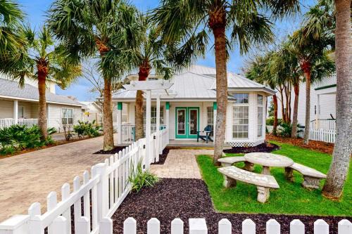 Steps to beach & community pool dog-friendly great location 1