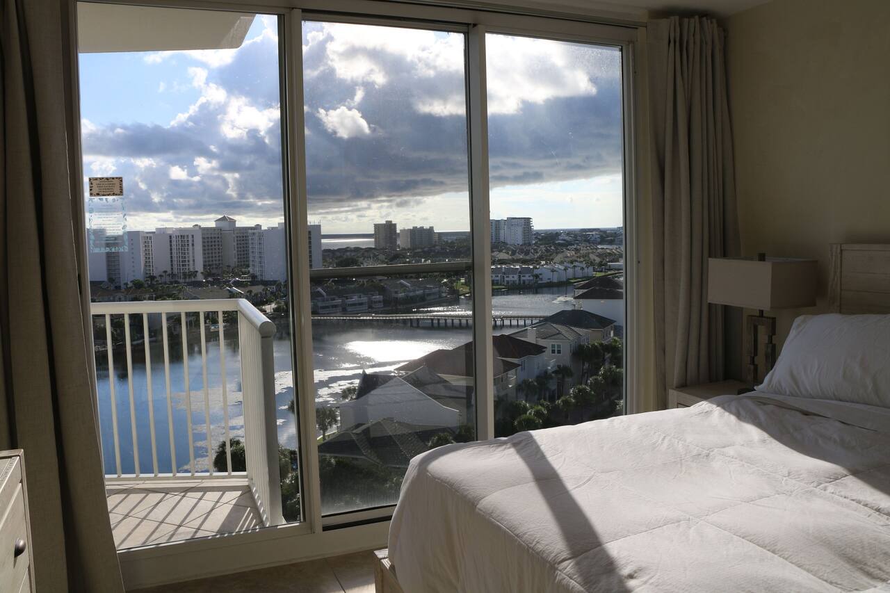 Steps to Beach. Destin #1 Beachfront Resort Lux SPECTACULAR VIEWS Excellent Stay 1