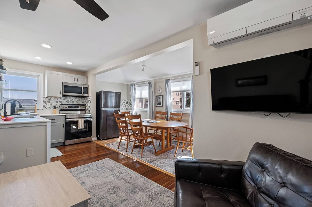 Steps to Hampton Beach and all entertainment! 4 bedrooms, pet friendly! 1
