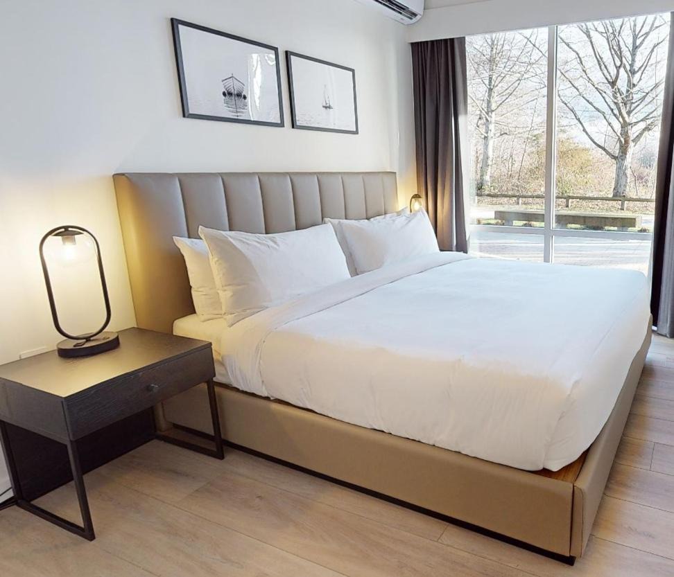 Steveston Waterfront Hotel 1