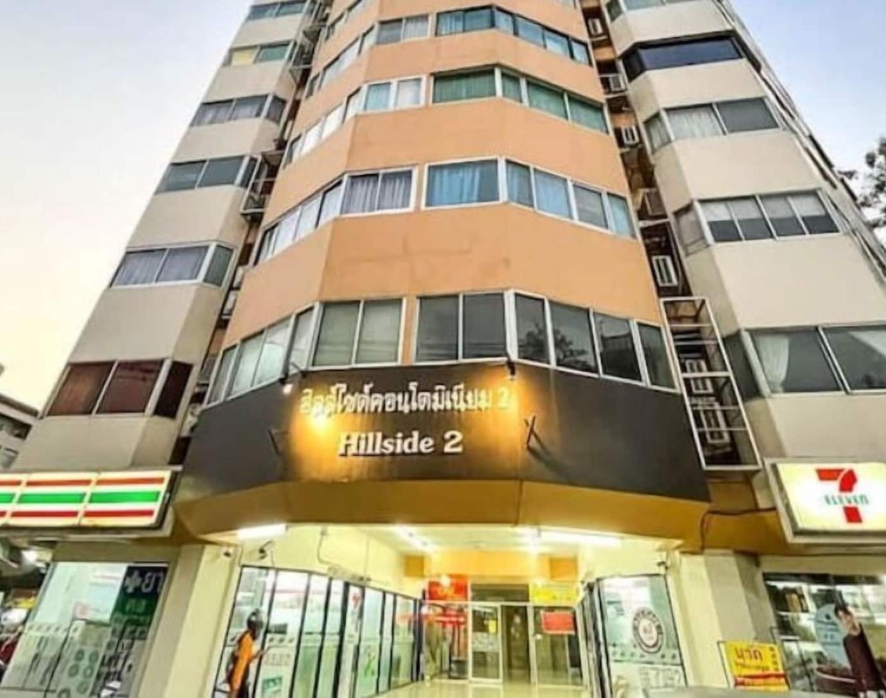 Studio Apartment with Balcony in Center of Nimman 1
