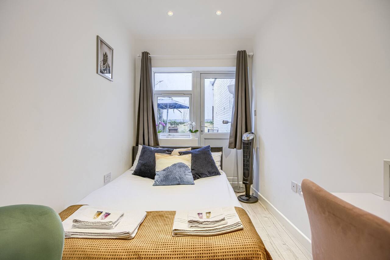 Studio-Superior-Ensuite-Garden View-3 1