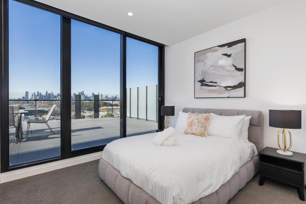 Stunning River & City Views and Huge Balcony! 1